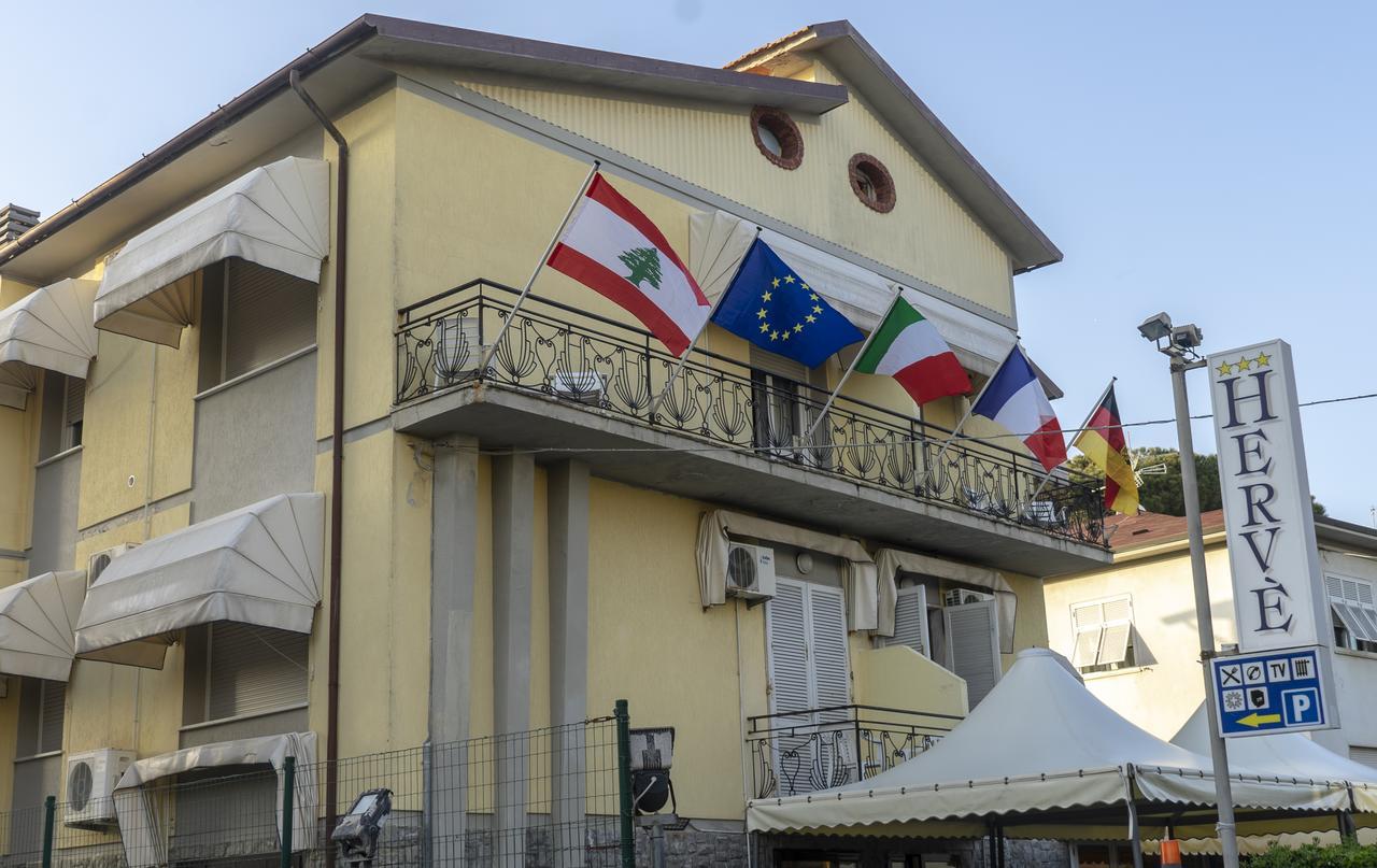 Hotel Herve Marina di Massa Exteriör bild