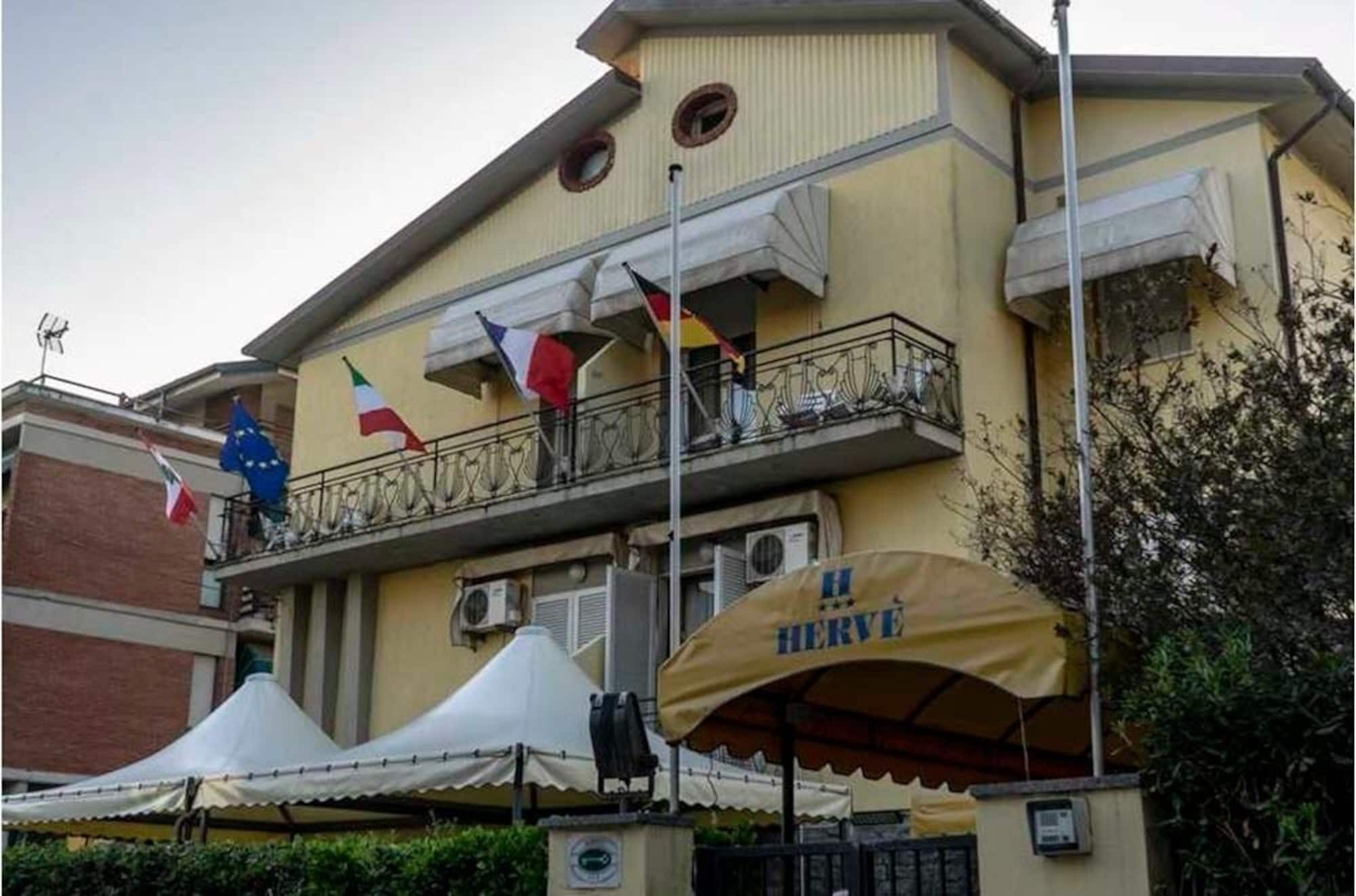 Hotel Herve Marina di Massa Exteriör bild